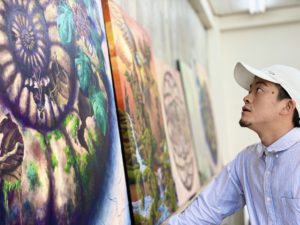 折りたたみキャンパス(パネル)を自作して世界中を旅していた。